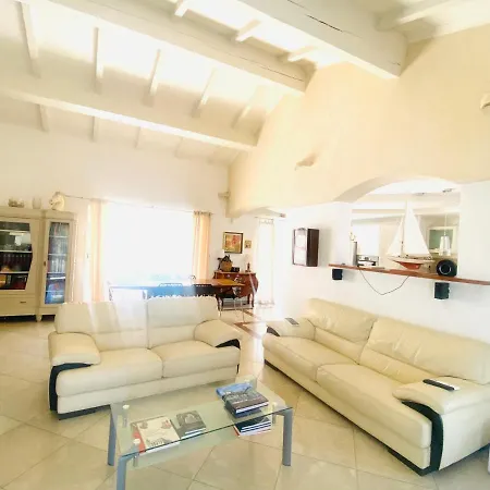 Сasa de vacaciones Villa Nimes *