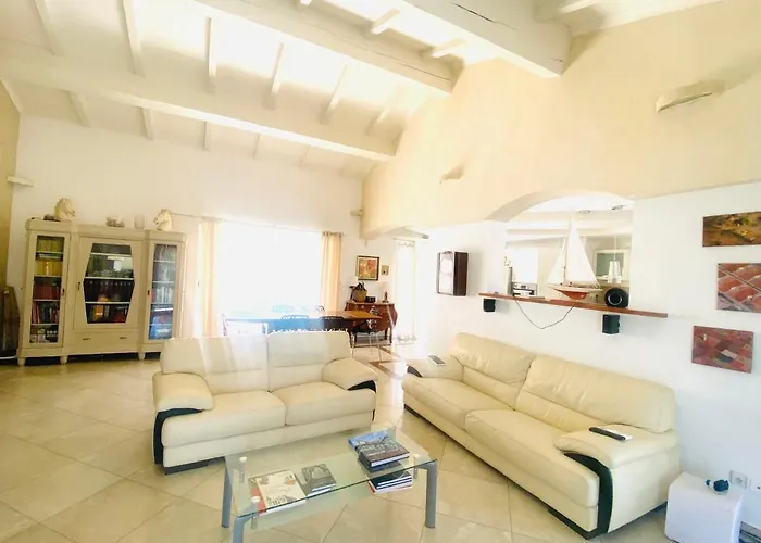 Сasa de vacaciones Villa Nimes *